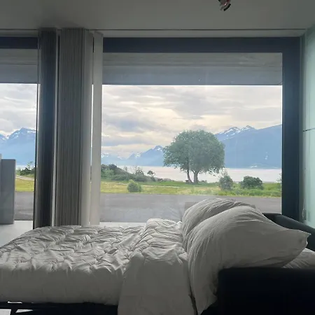 Fjord-view Sula - Alesund 20min Apartman Ulla